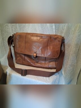 Fossil Chestnut Brown Leather Messenger Bag with Adjustable Strap